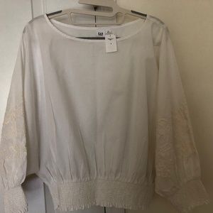 Gap NWT Embroidered Boat Neck Cropped Top Blouse